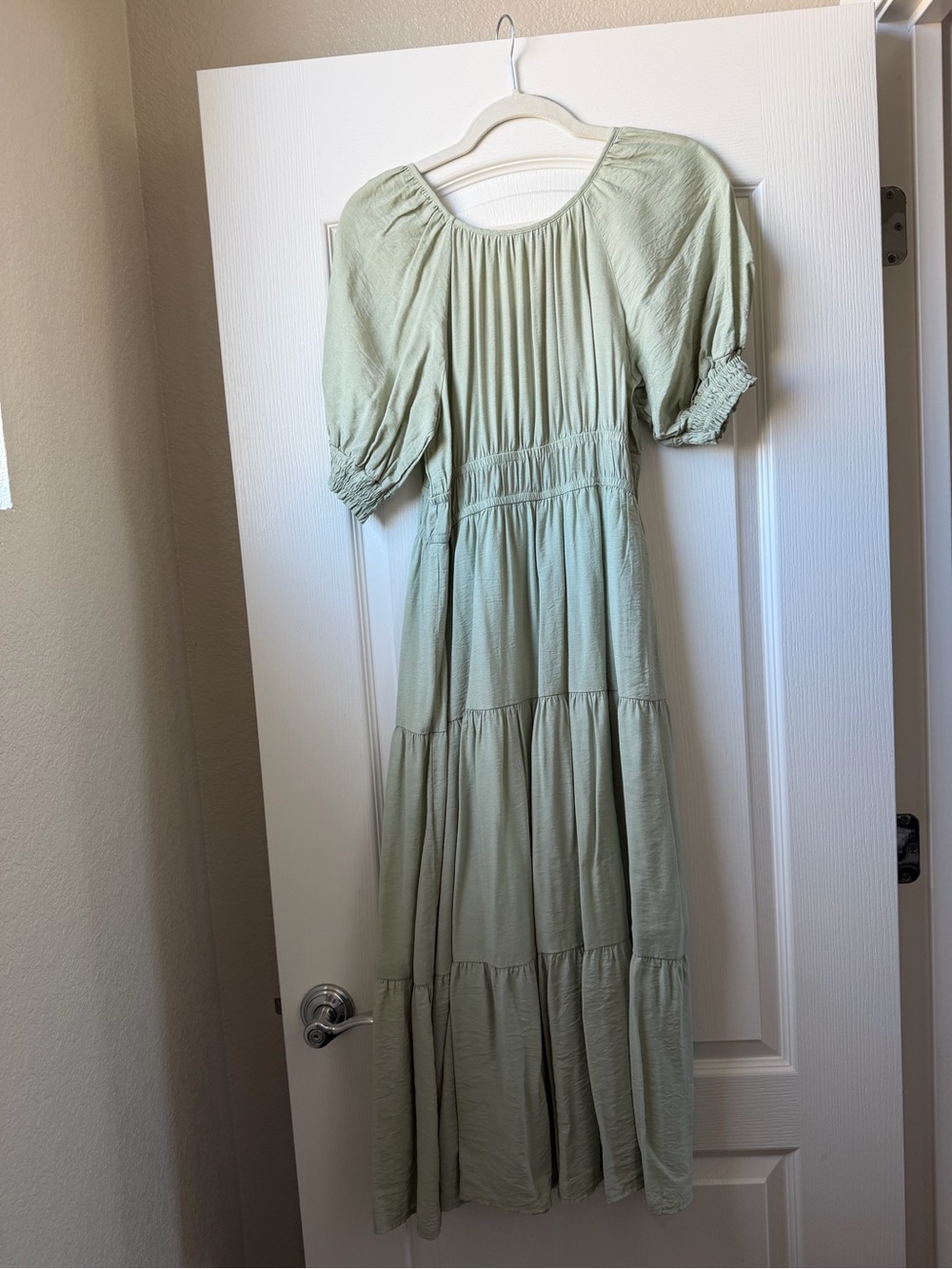 Moon River Sage Tiered midi Dress - Women - Picture 2 of 2